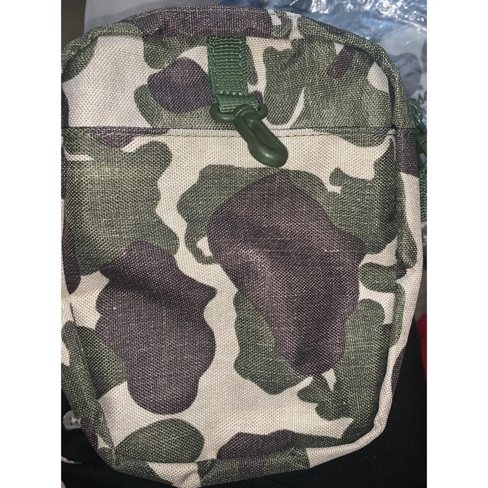 Unisex Herschel Cruz Crossbody Camo Bag - Picture 4 of 9